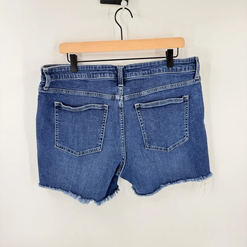 Gap Denim Shorts Blue 14/32 Raw Hem‎ Mid Rise 5 Inch Inseam Classic Timeless